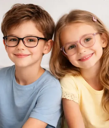 Garçon et fille portant des lunettes enfants confortables, collection Vision PetitLot